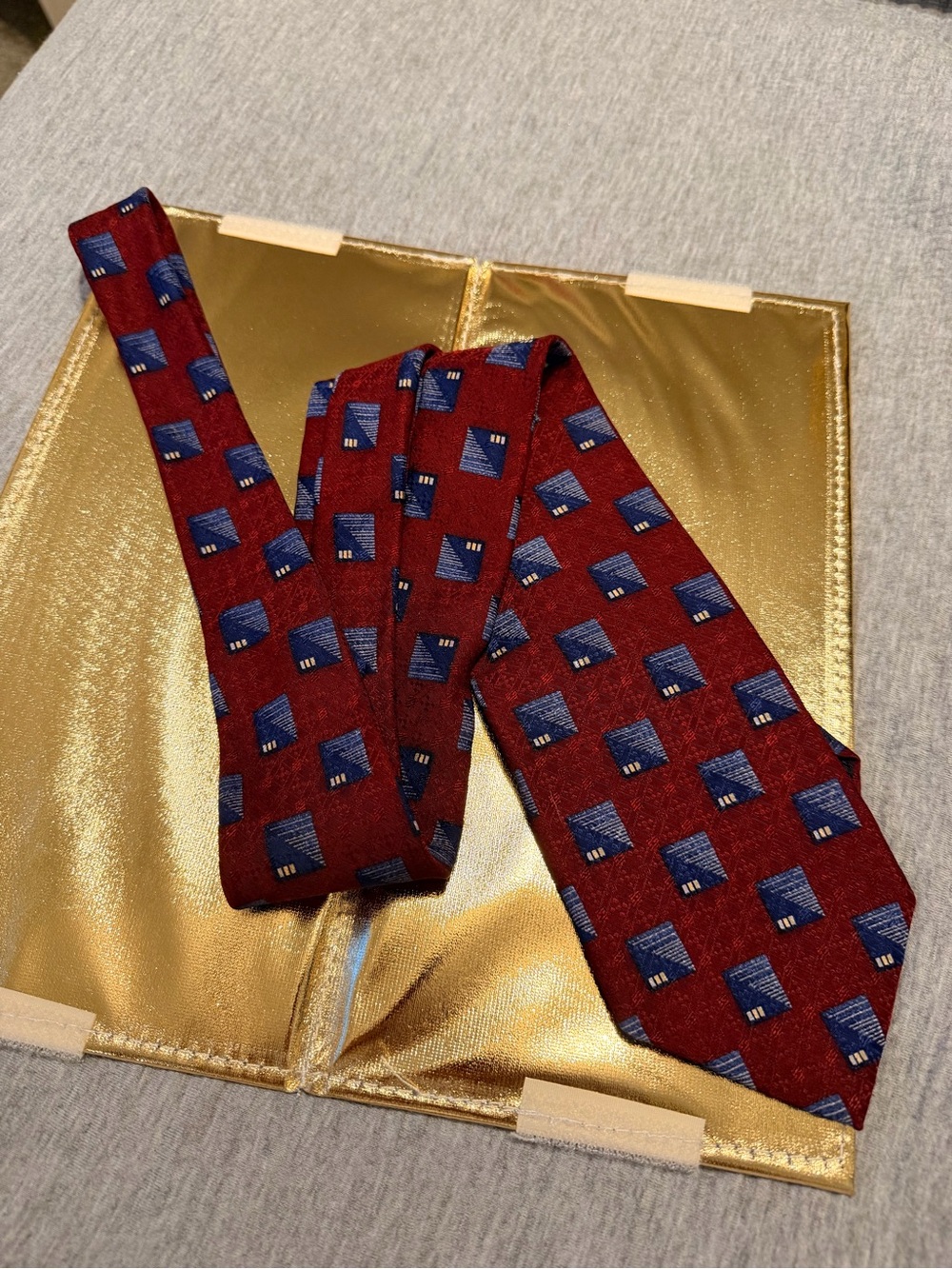 The Rouge & Good CompanyMen's Burgundy Patterned Silk Tie - Classic Office Style